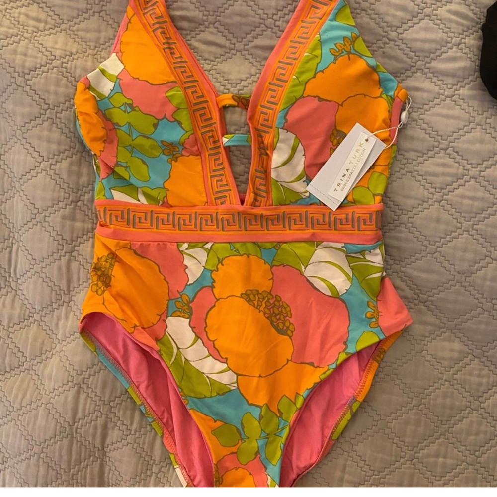 TRINA TURK PLAYA DE FLOOR PLUNGE MAILLOT,
PERFECT FOR SUMMER TRIPS - Picture 10 of 12